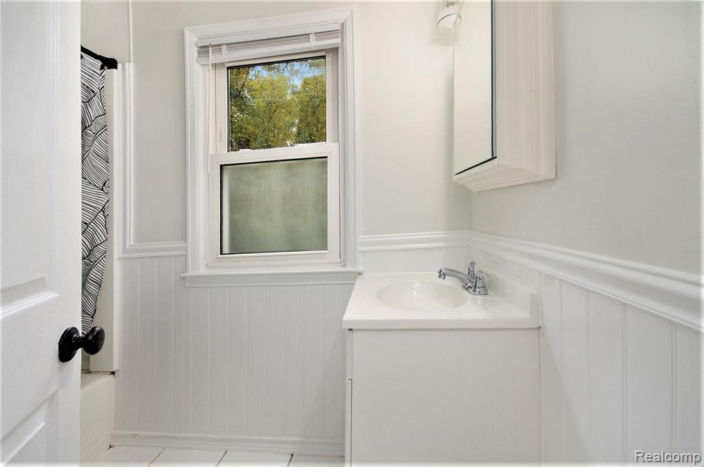 5800 BISHOP Street, Detroit, MI 48224 — Photo 11