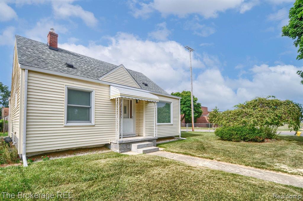 802 W HEMPHILL Road, Flint, MI 48507 — Photo 2
