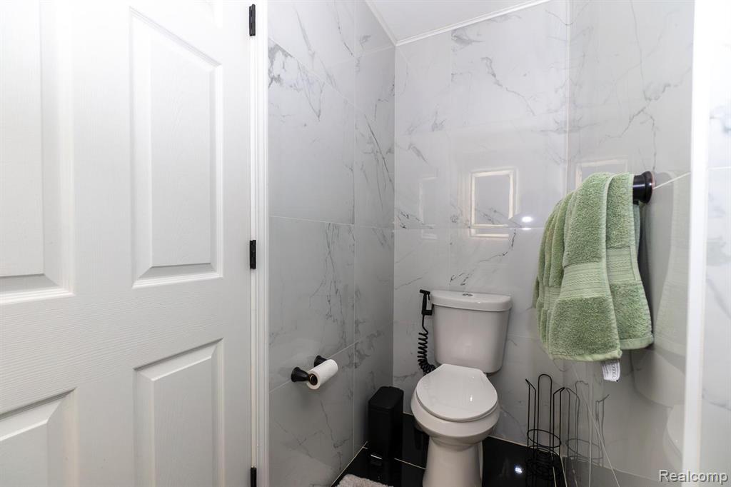 26263 Oakley Court, Brownstown, MI 48174 — Photo 22