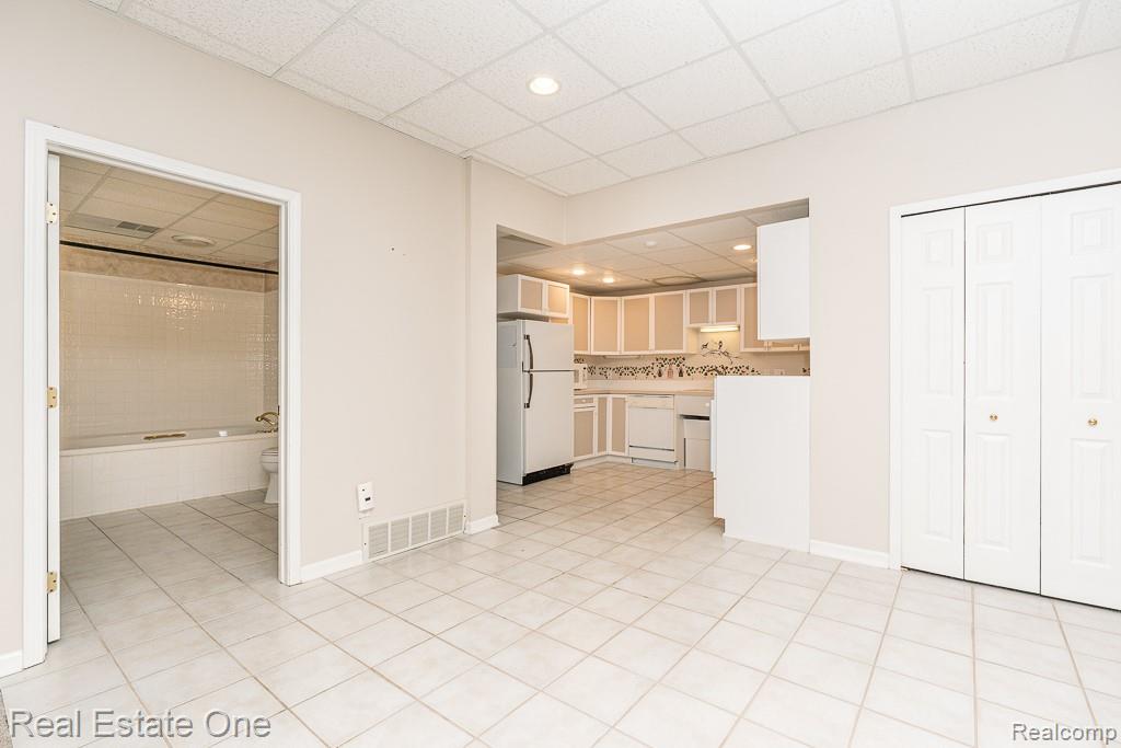 5181 Stonehenge Drive, Rochester, MI 48306 — Photo 44