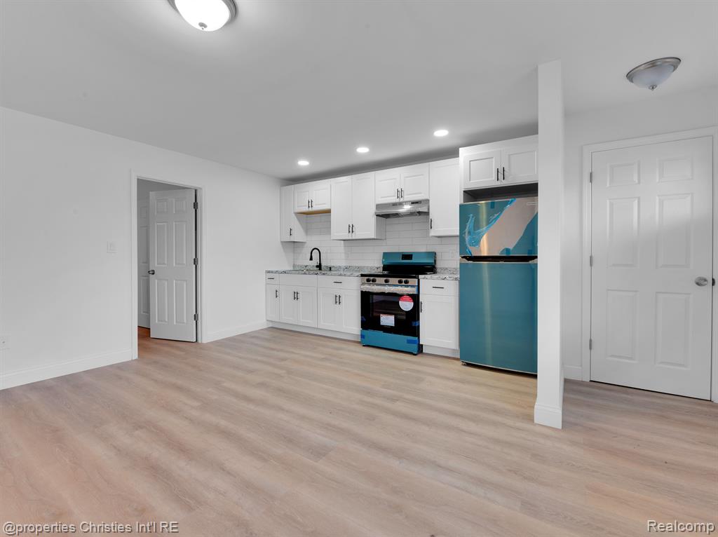 44 HIGHLAND Street, Highland Park, MI 48203 — Photo 17