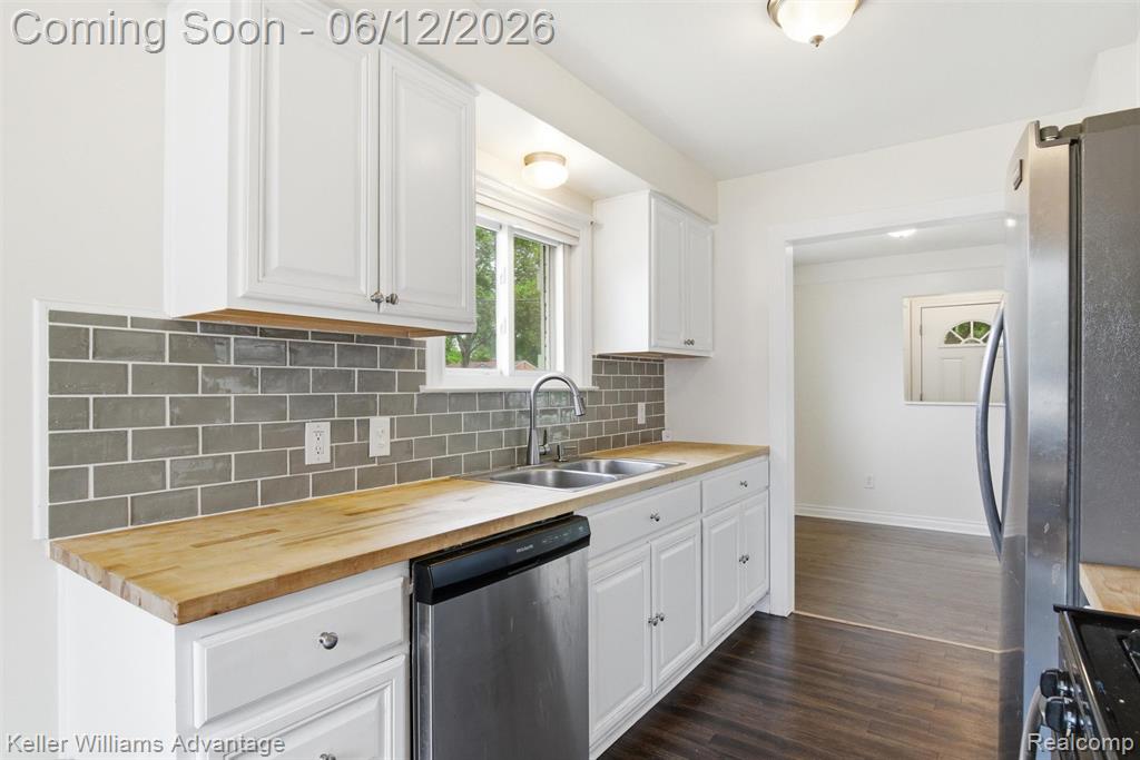 23111 Scotia Road, Oak Park, MI 48237 — Photo 13