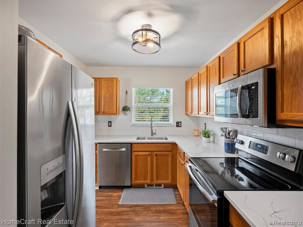 16880 DOVER Drive, 120, Northville, MI 48168 — Photo 11