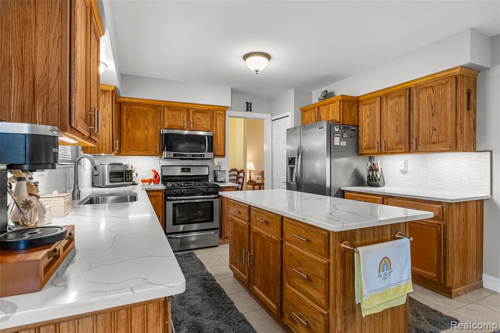 780 Saint Johns Boulevard, Lincoln Park, MI 48146 — Photo 10