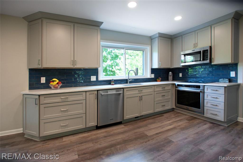 44500 Louvert Court, Novi, MI — Photo 11