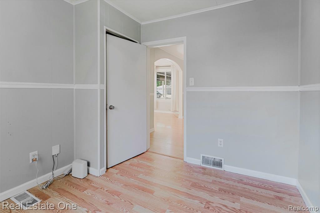2918 Nagle Court, Keego Harbor, MI 48320 — Photo 19