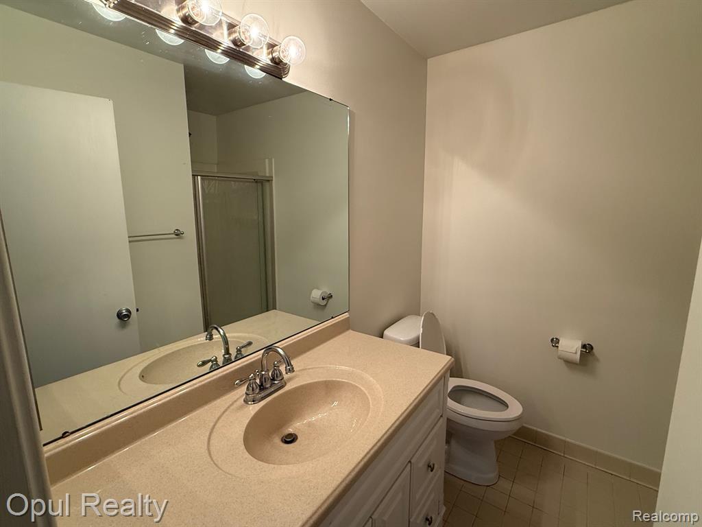 24252 Bashian Drive, Novi, MI — Photo 12