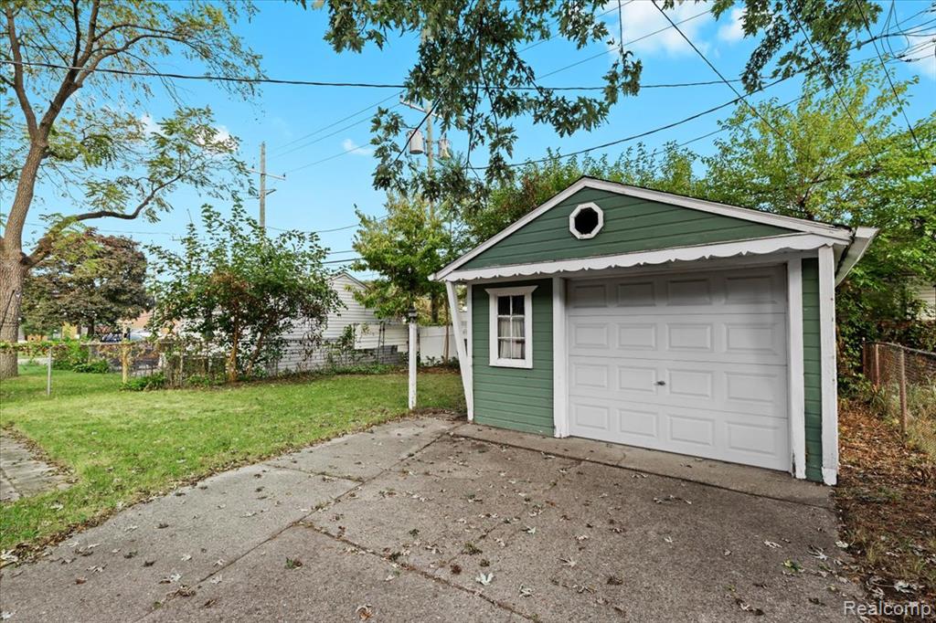 630 W Troy Street, Fenton, MI 48220 — Photo 25