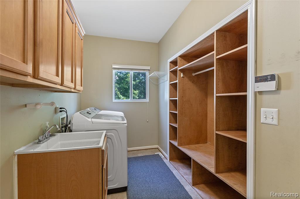 4360 Carriage Hill Court, Oakland, MI 48306 — Photo 18