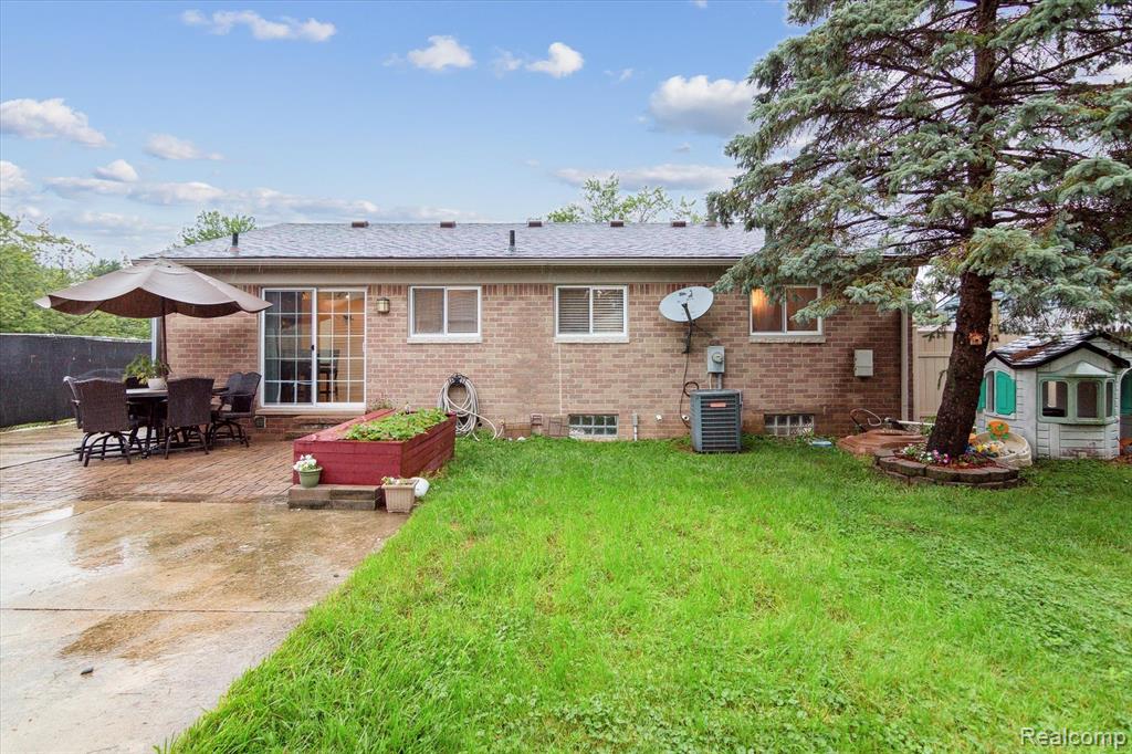 41551 HAMLIN Street, Belleville, MI 48111 — Photo 33