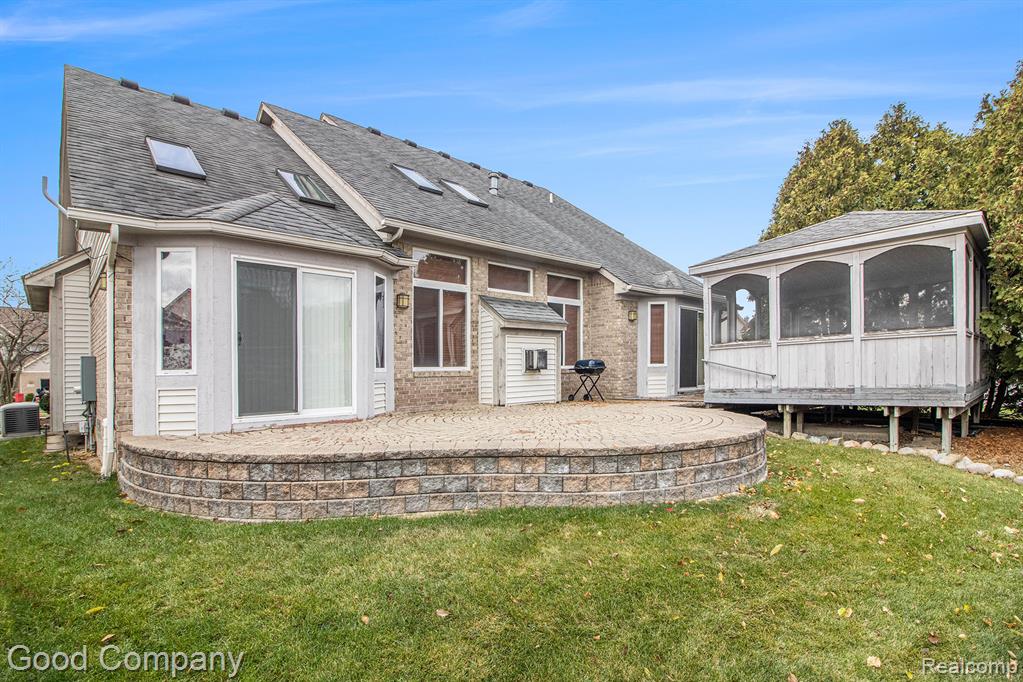 24163 Curt Drive, Brownstown, MI 48183 — Photo 34