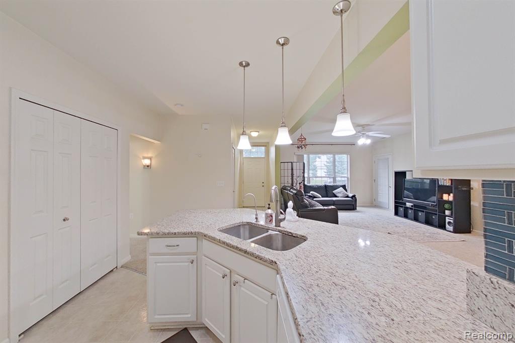 27104 CHESAPEAKE Circle, Walled Lake, MI 48390 — Photo 15