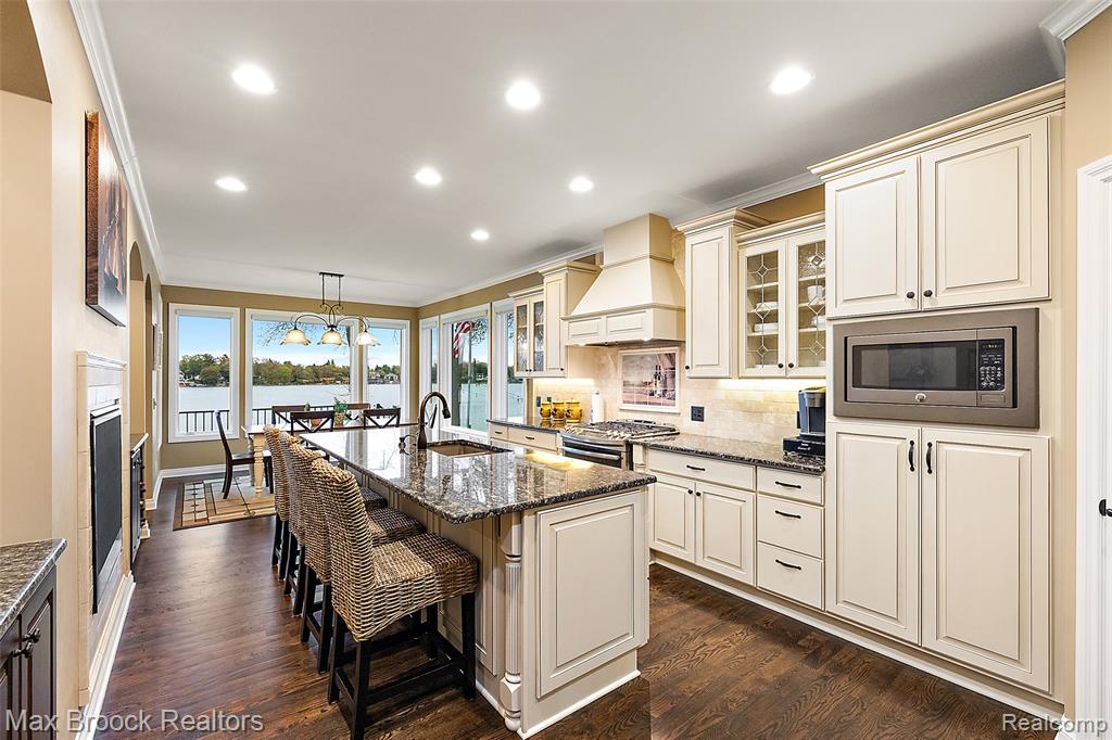4353 Forest Avenue, Waterford, MI 48328 — Photo 8