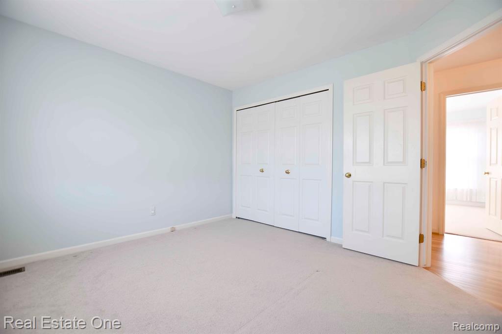 685 ESSEX Drive, Rochester Hills, MI 48307 — Photo 19
