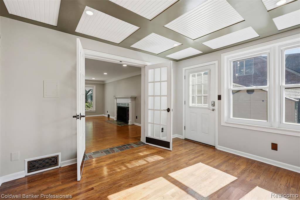 18761 Dolores Avenue, Lathrup Village, MI 48076 — Photo 10