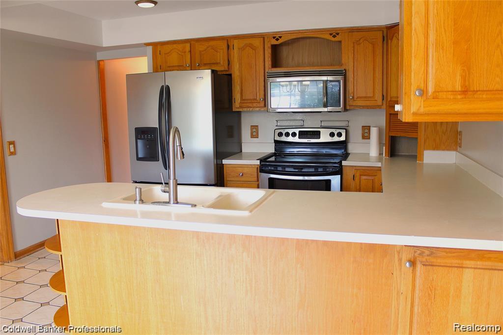 44227 Brandywyne Road, Canton, MI 48187 — Photo 9