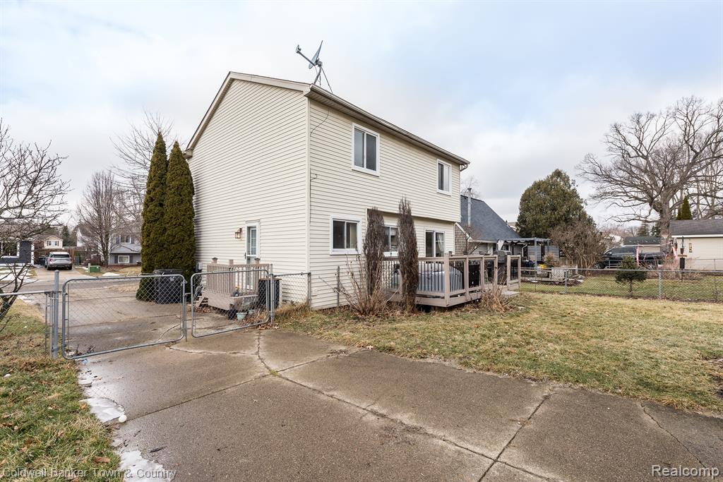 915 TANAGER Trail, Howell, MI 48843 — Photo 34