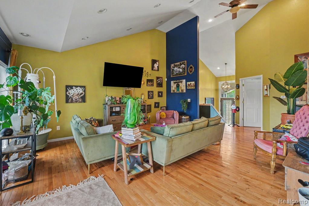 4251 E Maple Avenue, Grand Blanc, MI 48439 — Photo 9
