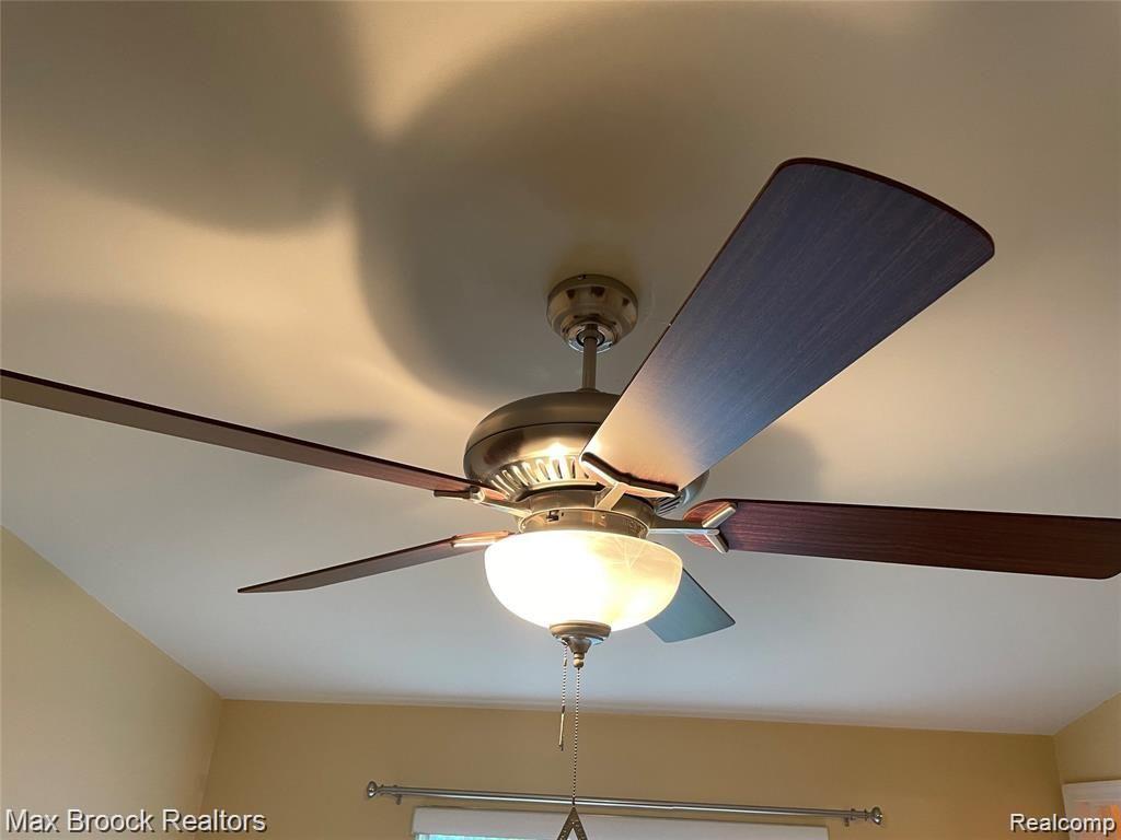 754 SANDALWOOD Drive, Troy, MI 48085 — Photo 24