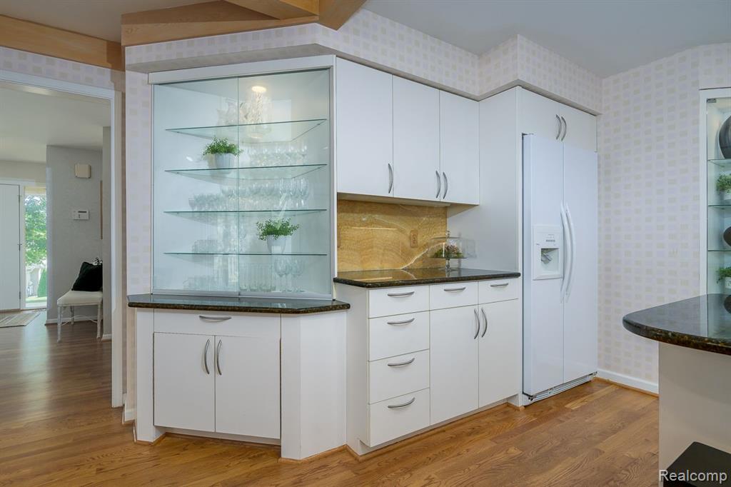 2462 HICKORY GLEN Drive, Bloomfield Hills, MI 48304 — Photo 11