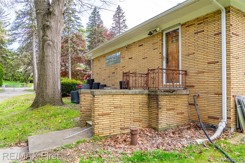 17397 Millar Road, Clinton Twp, MI 48036 — Photo 27