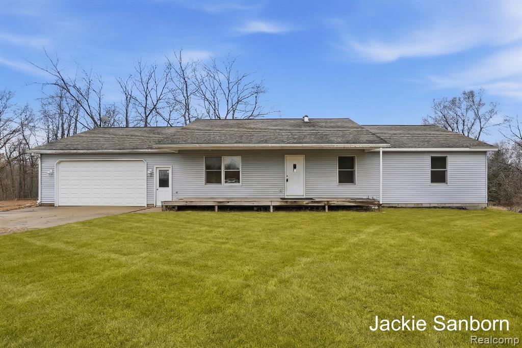 7069 N Moe Road, Middleville, MI 49333 — front exterior