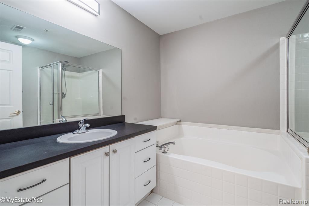 28231 CARLTON WAY Drive, Novi, MI 48377 — Photo 25