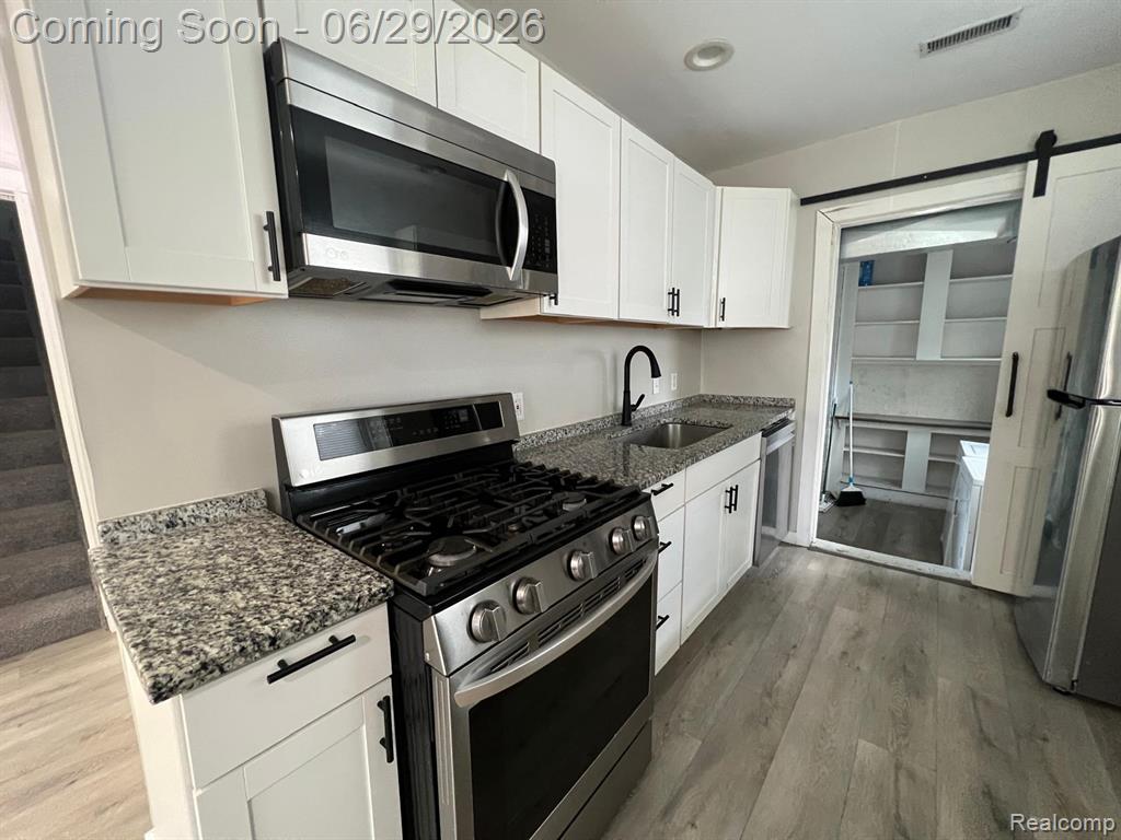 5694 Robindale Avenue, Dearborn Heights, MI 48127 — Photo 10