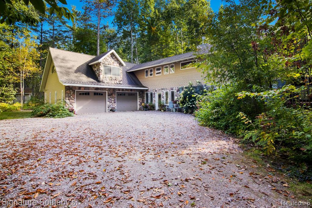 11436 Lakeview Road NE, Bear Lake, MI 49646