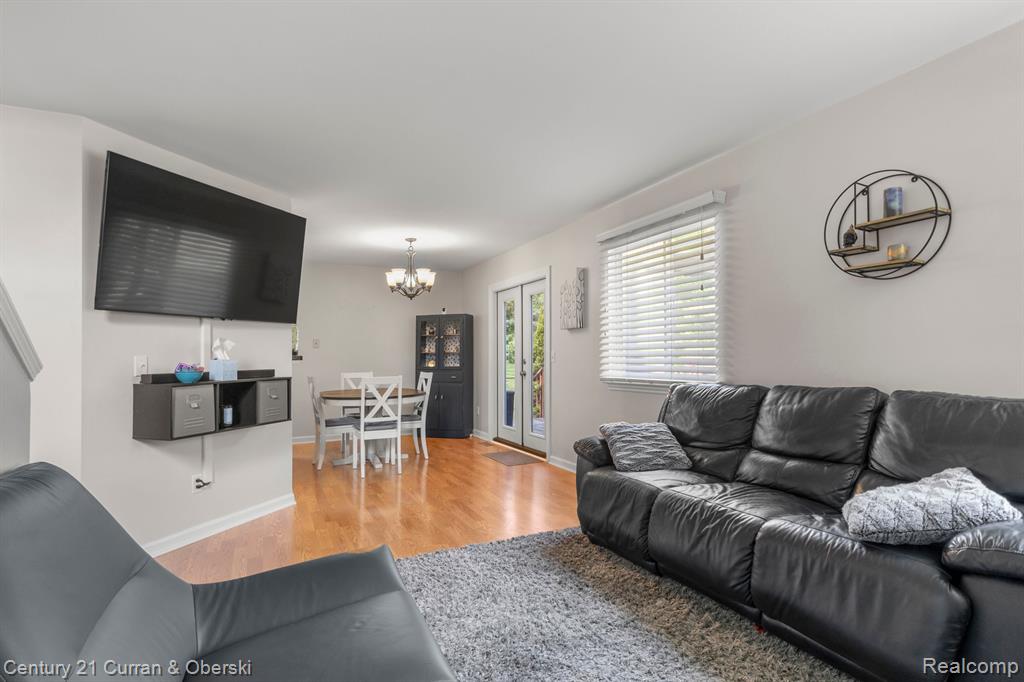 8611 BARRINGTON Drive, Ypsilanti, MI 48198 — Photo 10