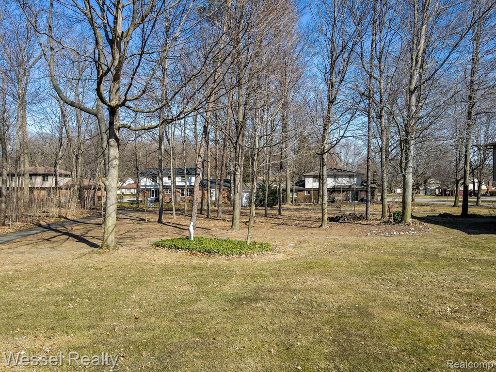 47829 BEN FRANKLIN Drive, Shelby Twp, MI 48315 — Photo 44