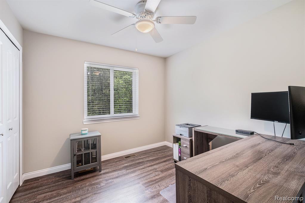 698 Shoreline Drive, Fenton, MI 48430 — Photo 14