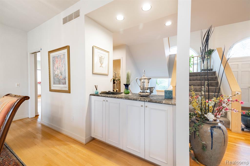 4599 RAVINE Drive, Bloomfield Hills, MI 48301 — Photo 12