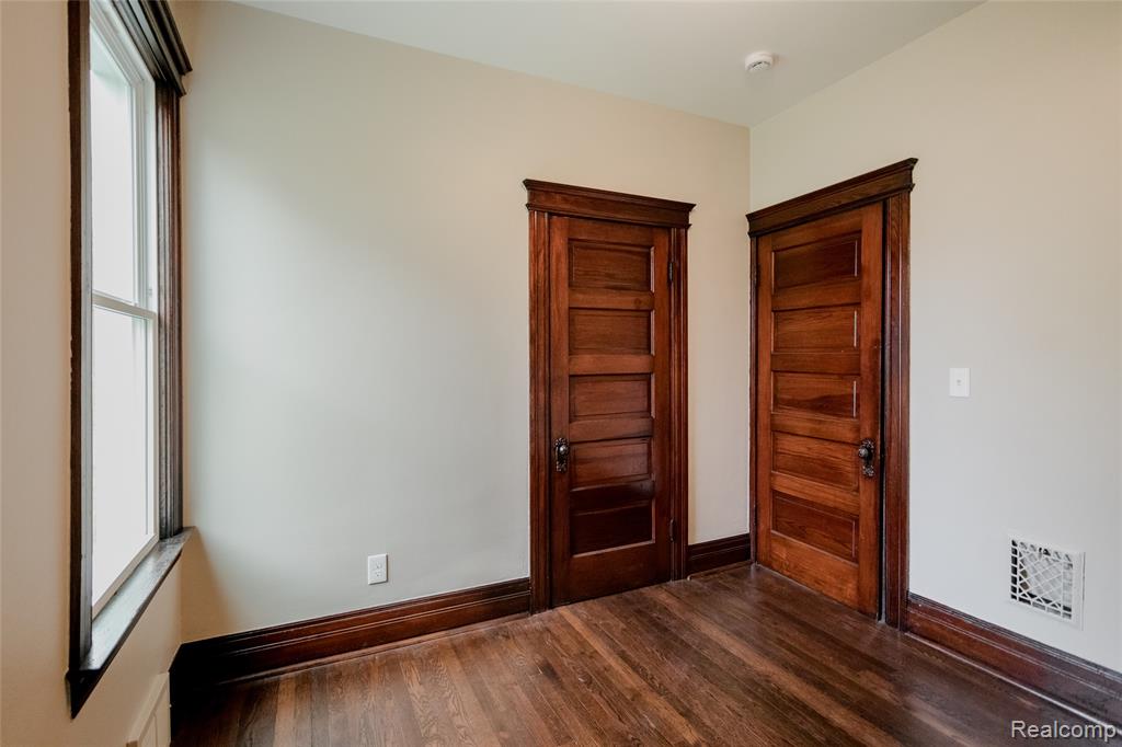 2431 PARKER Street, Detroit, MI 48214 — Photo 2