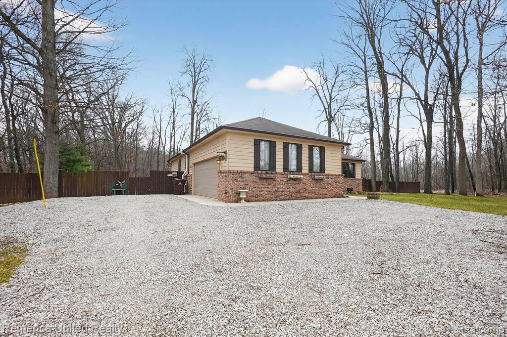 660 E Allen Road, Howell, MI 48855 — Photo 5