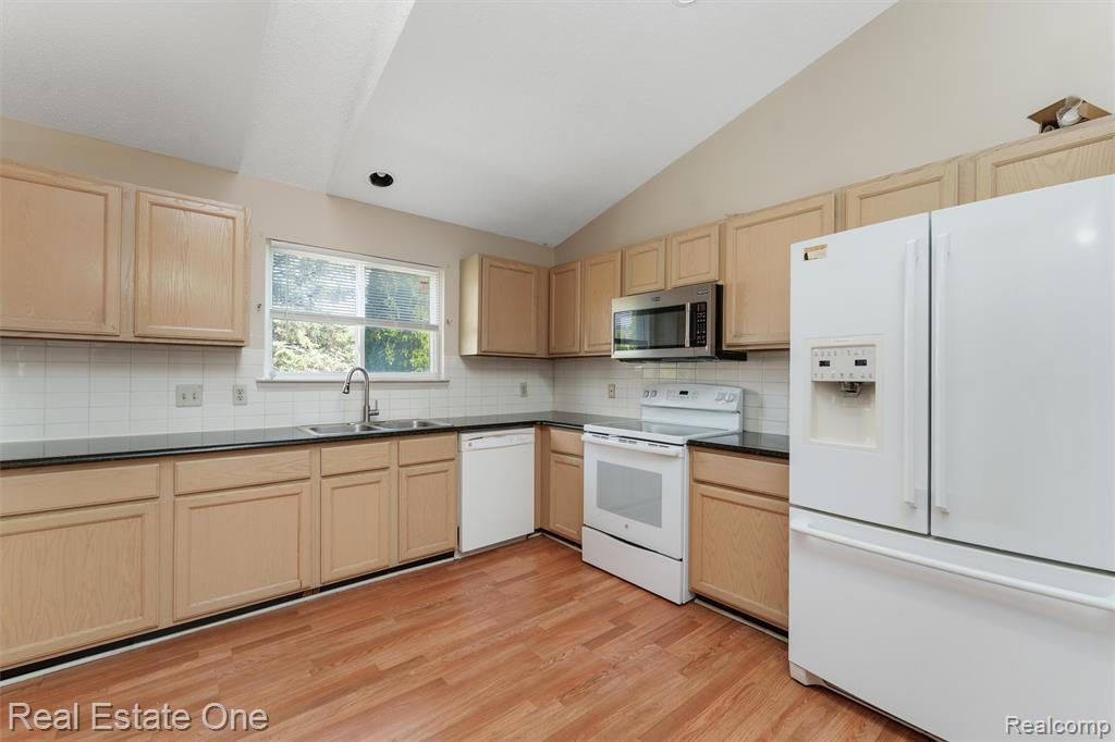 4721 Carrington Drive, Rochester, MI 48306 — Photo 9