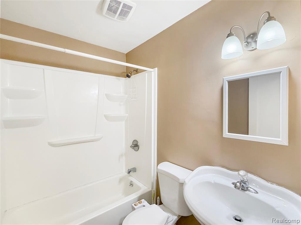 4993 Gateshead Street, Grosse Pointe, MI 48236 — Photo 12