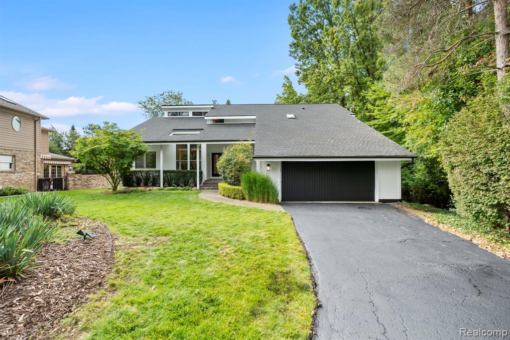 4540 Rolling Pine Court, West Bloomfield, MI 48323 — front exterior