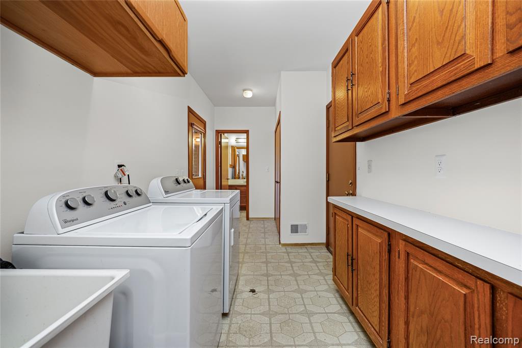 28867 Appleblossom Lane, Farmington, MI 48331 — Photo 16