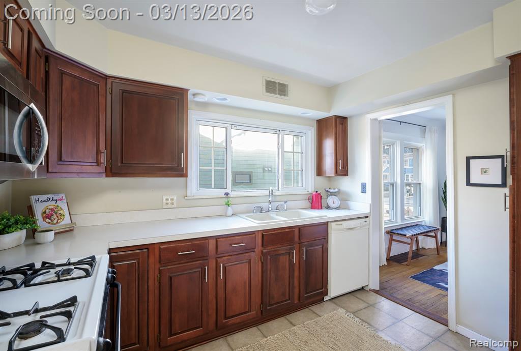 726 W Breckenridge Street, Ferndale, MI 48220 — Photo 7