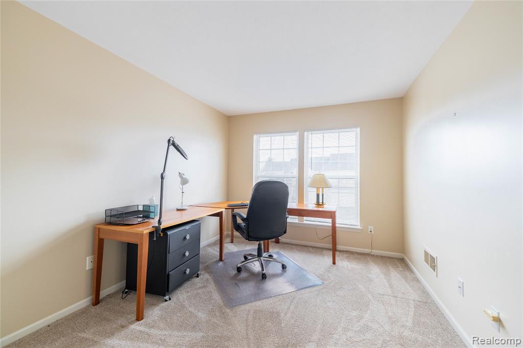26616 Kirkway Circle, Woodhaven, MI 48183 — Photo 25