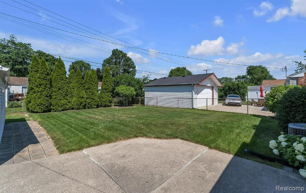 9623 Fairfield Street, Livonia, MI 48150 — Photo 31