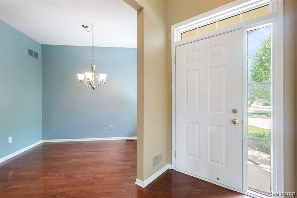40658 Saint Louis Drive, Clinton Twp, MI 48038 — Photo 13