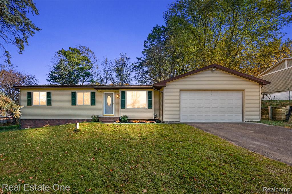 9600 Yale Avenue, Clarkston, MI 48348 — front exterior