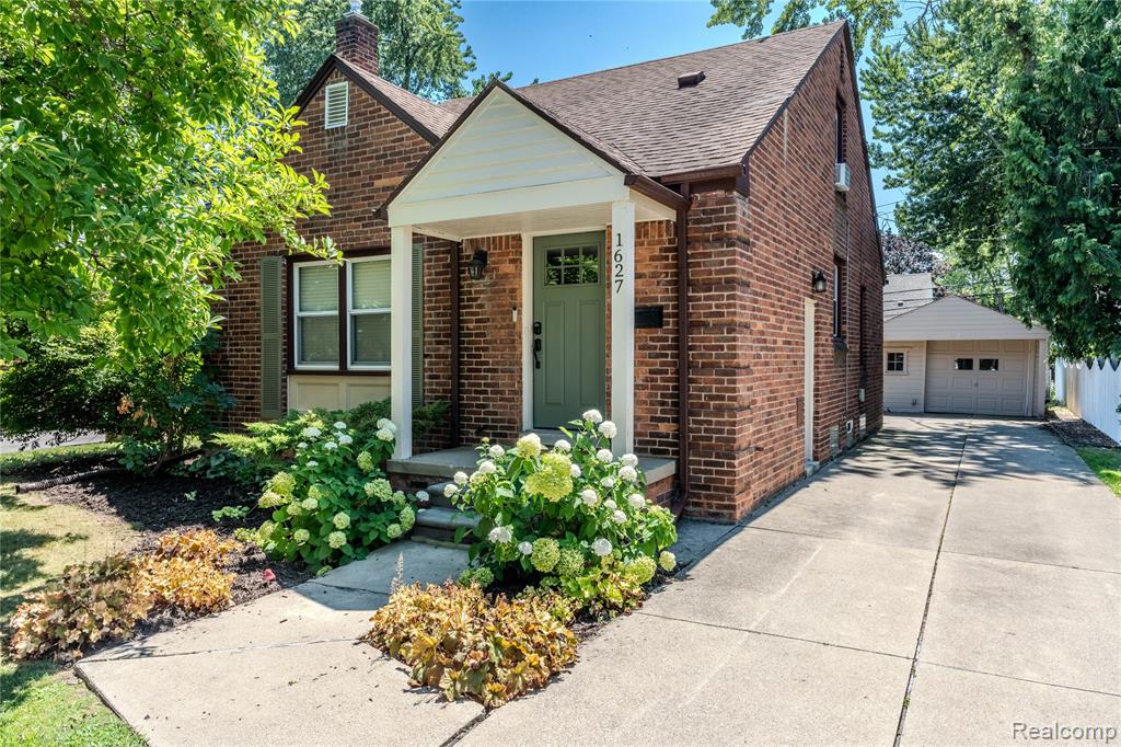 1627 Columbia Road, Berkley, MI 48072