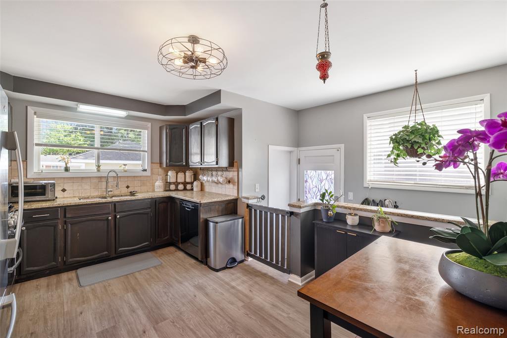 9086 Shannon Drive, Sterling Heights, MI 48314 — Photo 10