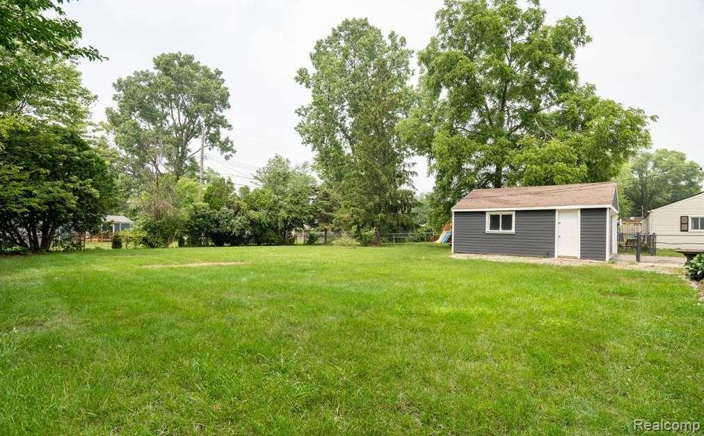6368 Hermana Road, West Bloomfield, MI 48324 — Photo 18