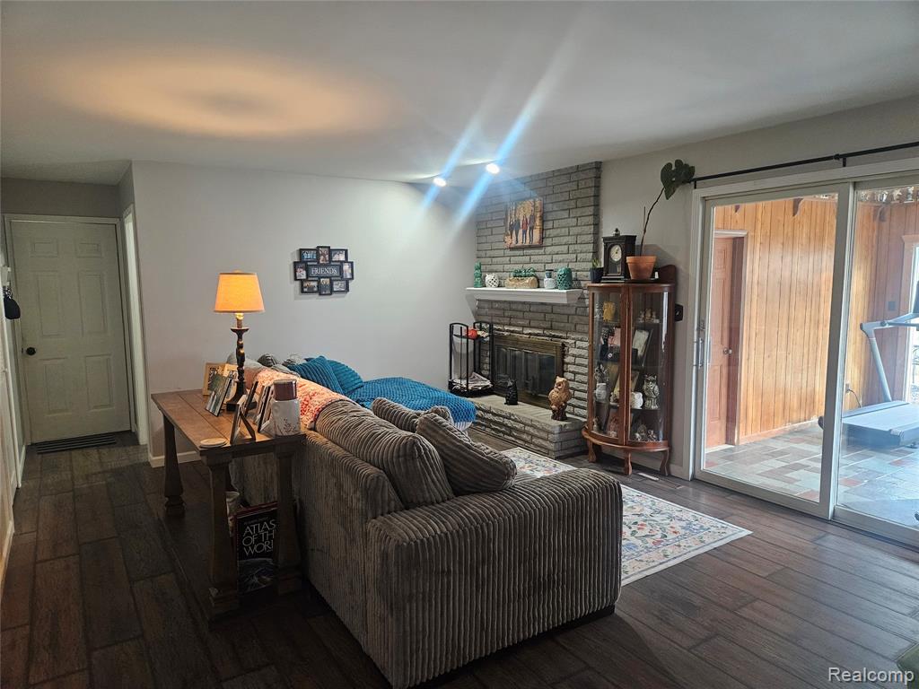 5244 Applewood Drive, Flushing, MI 48433 — Photo 7