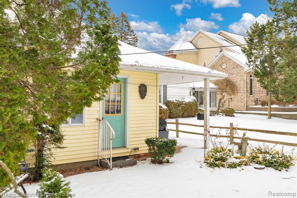5430 Lakeshore Road, Fort Gratiot, MI 48059 — Photo 14