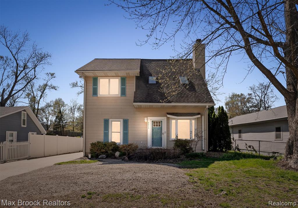 2375 Lakeside Drive, Highland, MI 48356 — front exterior